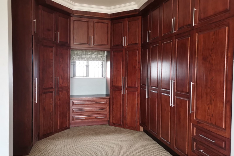 5 Bedroom Property for Sale in Bluewater Bay Eastern Cape